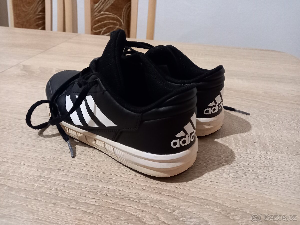 Adidas tenisky 33