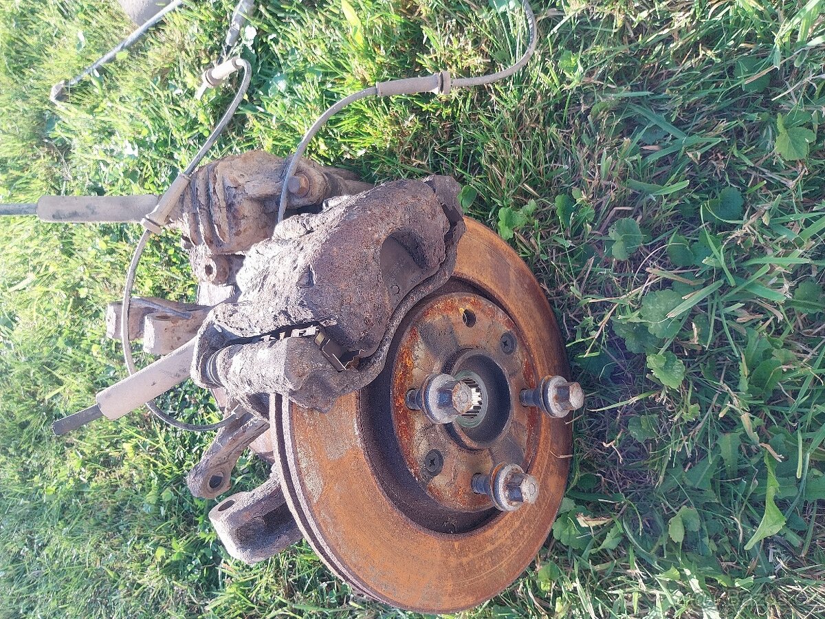 Citroenc4 16i16v80kw náboj kola předek L/ P