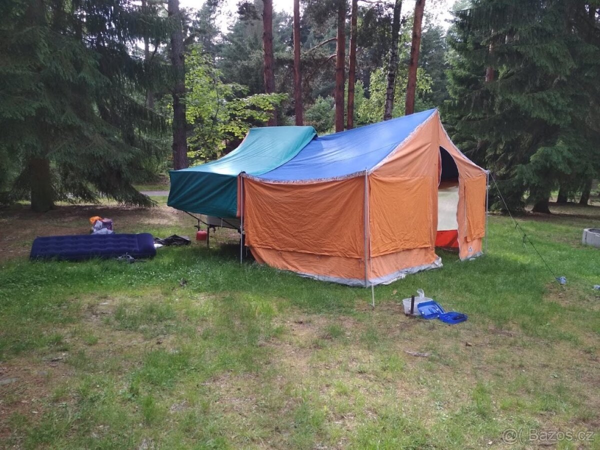 Přívěsný historický kempovací vozík , stan Letov LK 6740