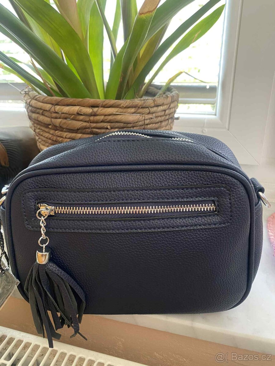 Nové temně modré crossbody