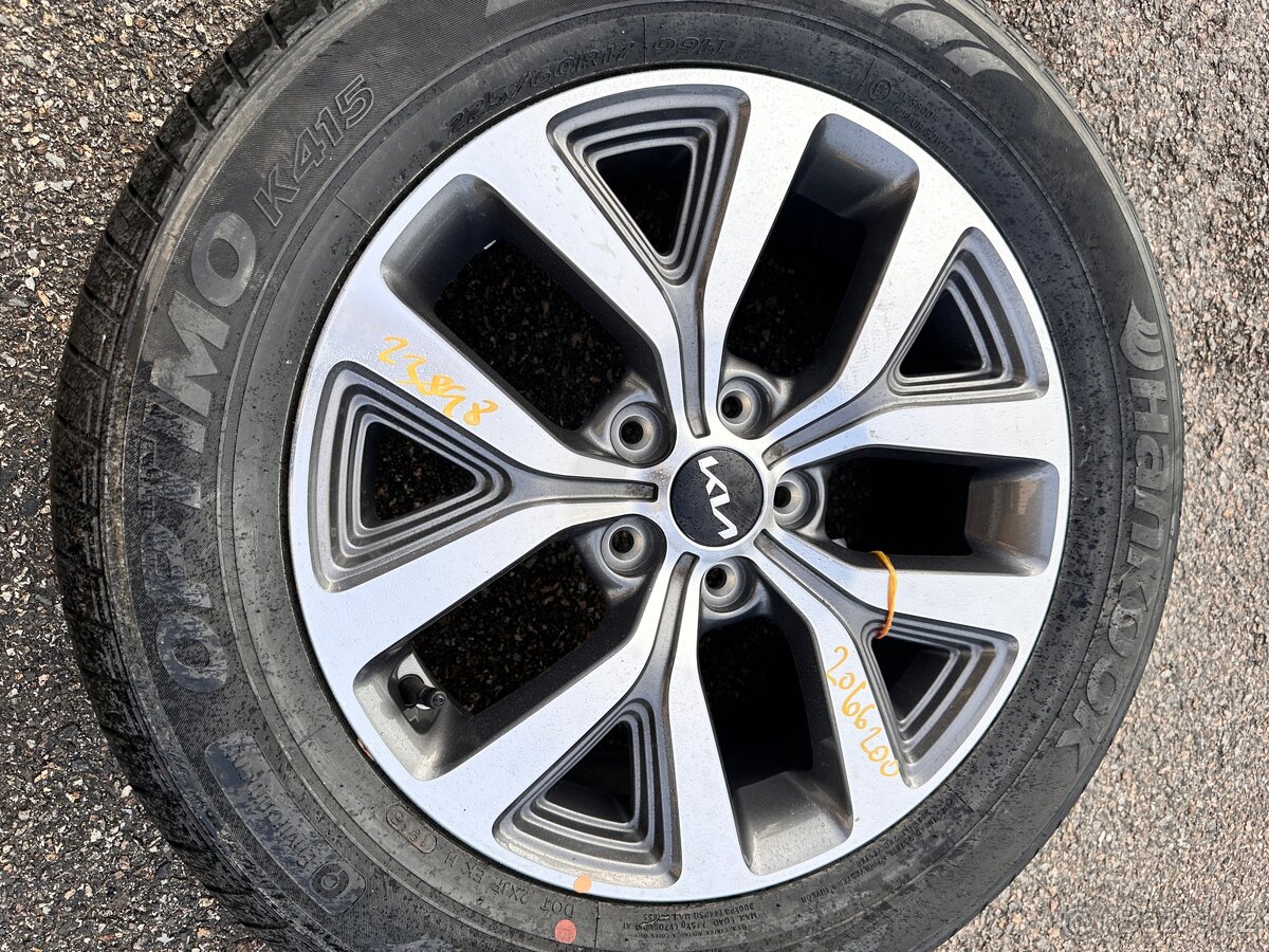 Dojezdové ALU kolo s letním obutím KIA SPORTAGE