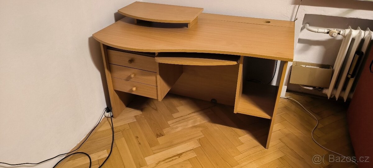 psací PC stůl