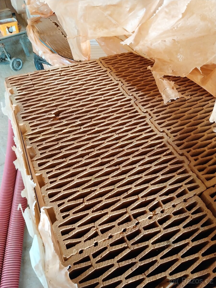 Heluz Family 44 broušená + doplňkové cihly