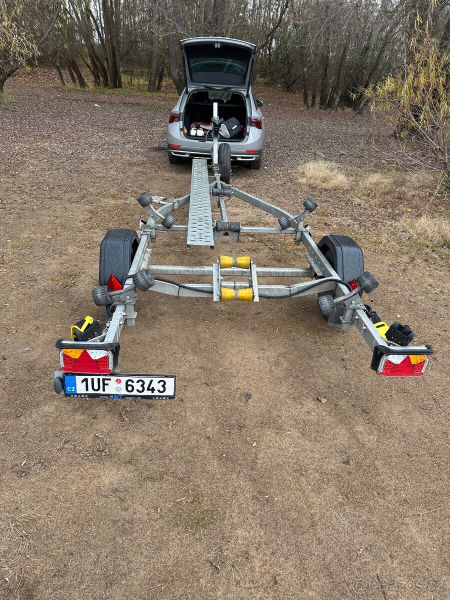 Lodní přívěs na loď značky Brenderup 16750 do 750KG