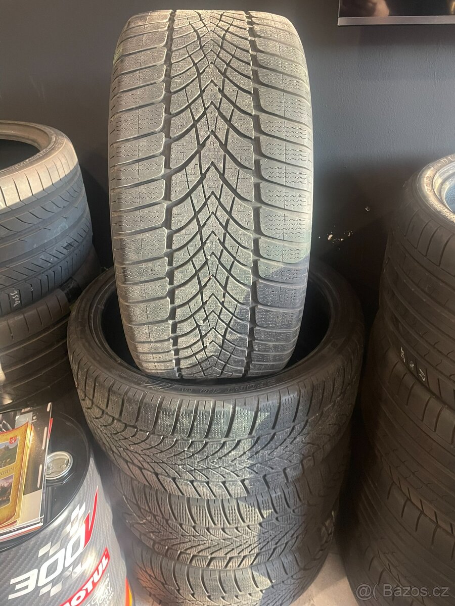 Sada zimních pneu Dunlop 285/30R21