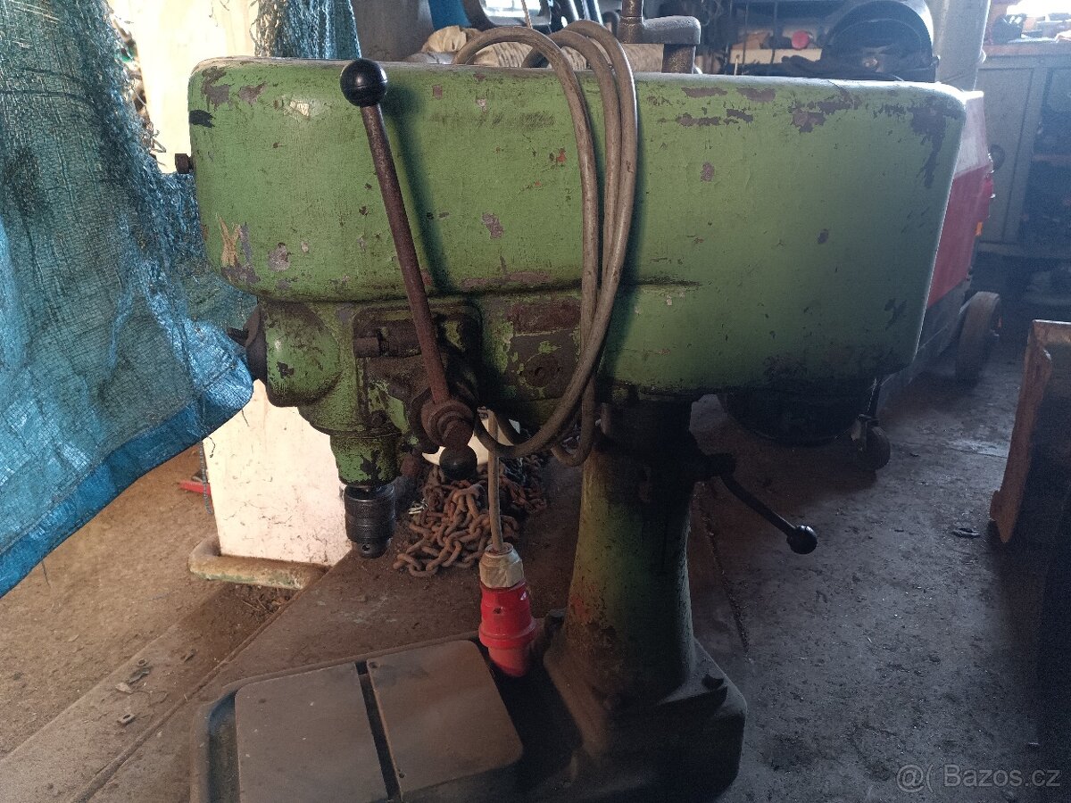 Prodám stolní litinovou vrtačku