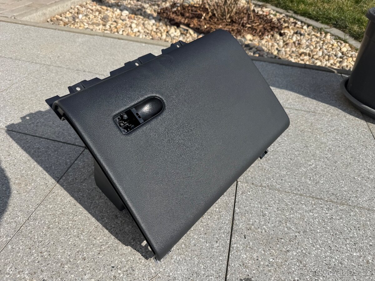 Přihrádka spolujezdce W447