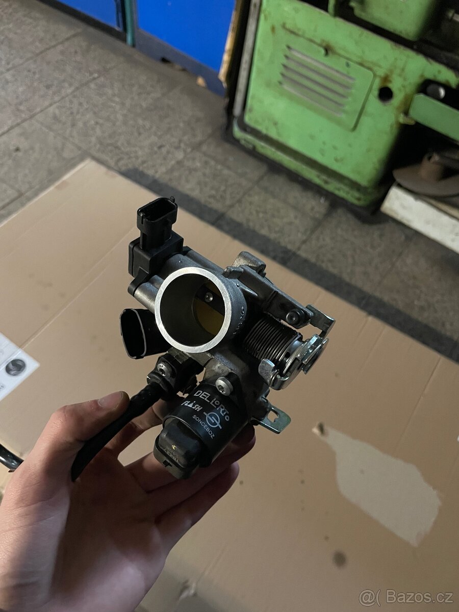 Škrtící klapka KTM duke
