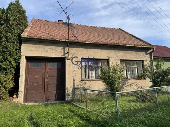 Čejč - K prodeji rodinný dům 2+1 k rekonstrukci v klidné čás