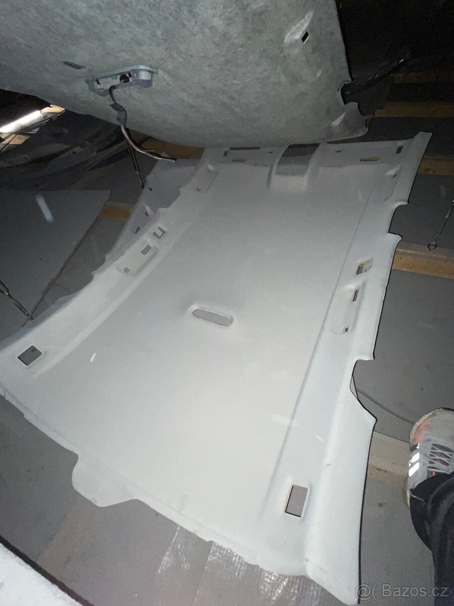 Stropnice Audi A4 8k9867505