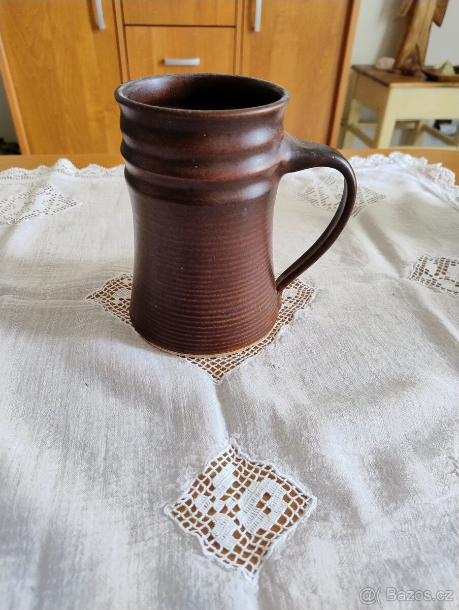 3 keramické, hnědé hrníčky