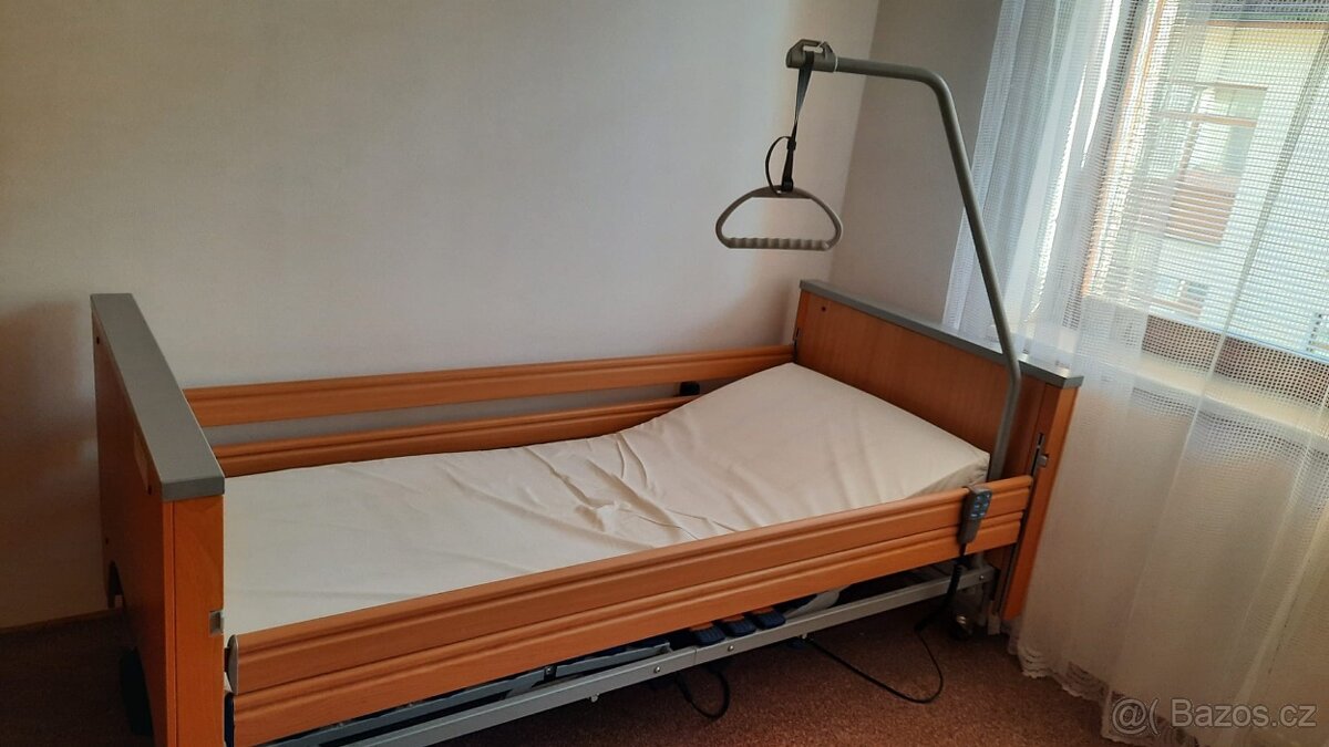 Zdravotnická postel
