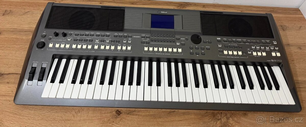 Klávesy YAMAHA PSR-S670
