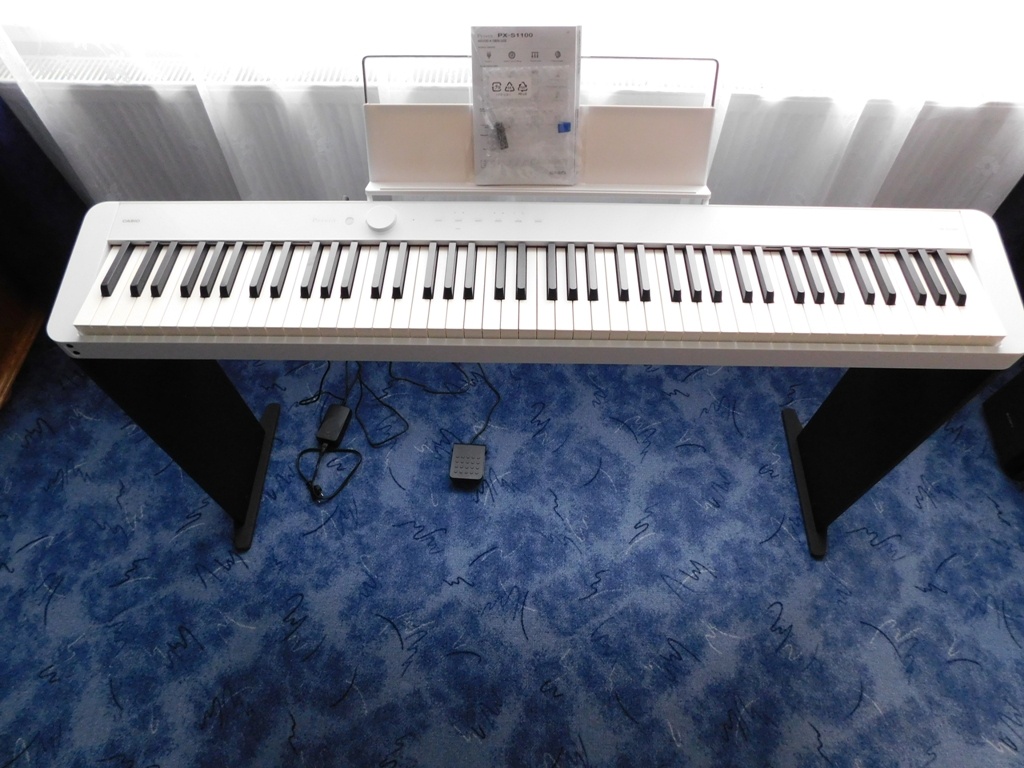 Digitální Piano Casio PX S1100 + Dřevěný Stojan