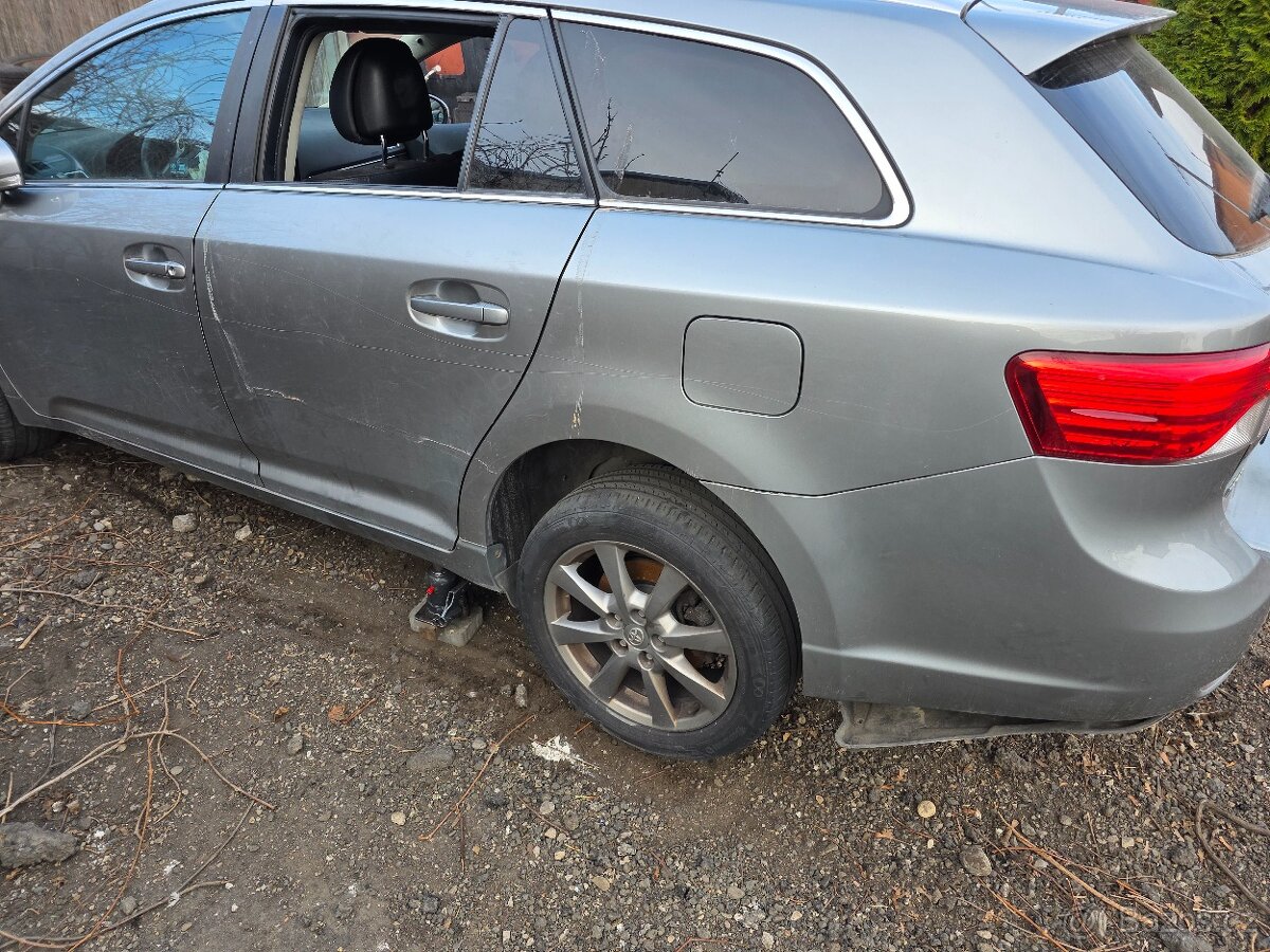 Toyota avensis T27 combi 2.0 D-4D 1AD-FTV 2012