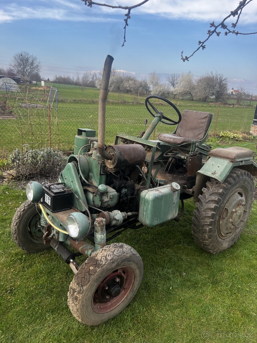 Malotraktor + orební příslušenství