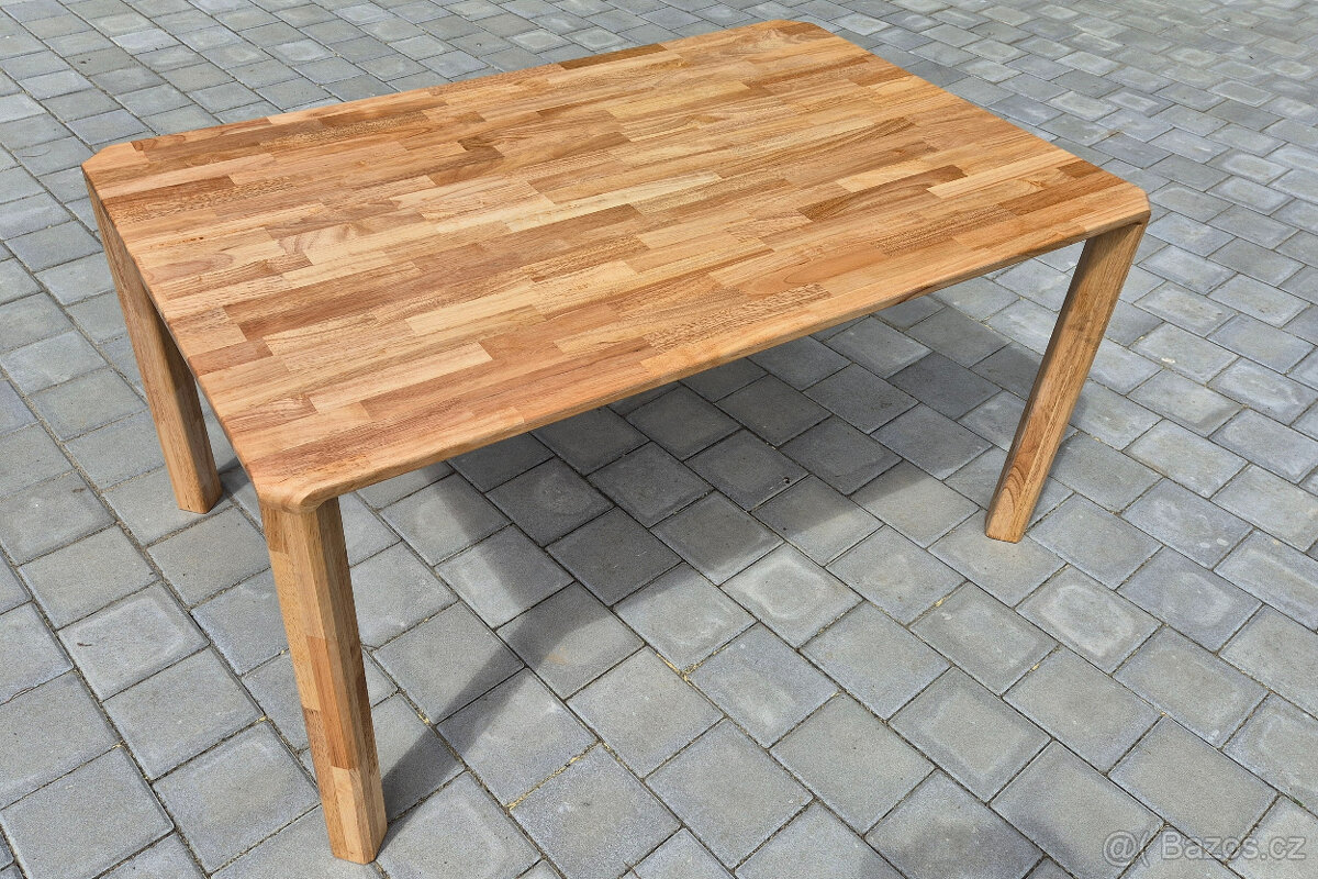 Dubový jídelní stůl 148x94