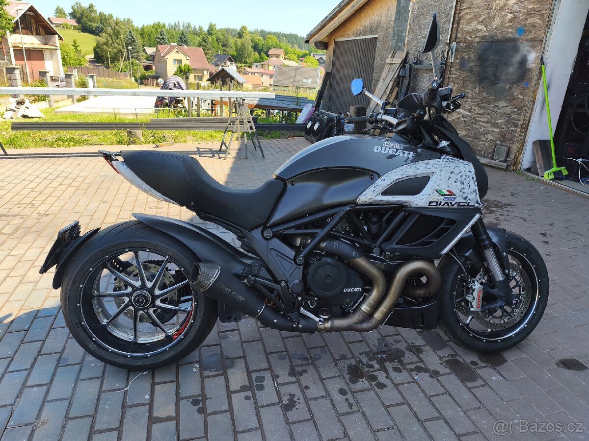 Ducati Diavel 1200 carbon