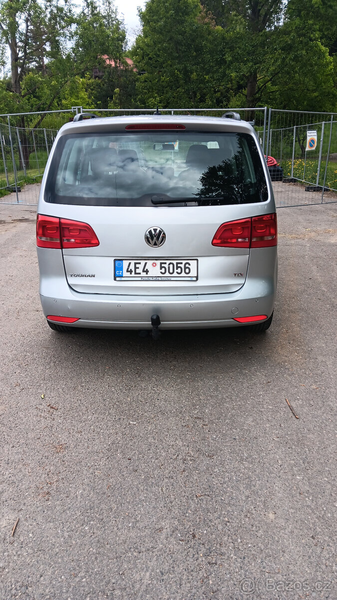 VW Touran 1,6 TDI, 77 kW, 5 míst, najeto 185000 km