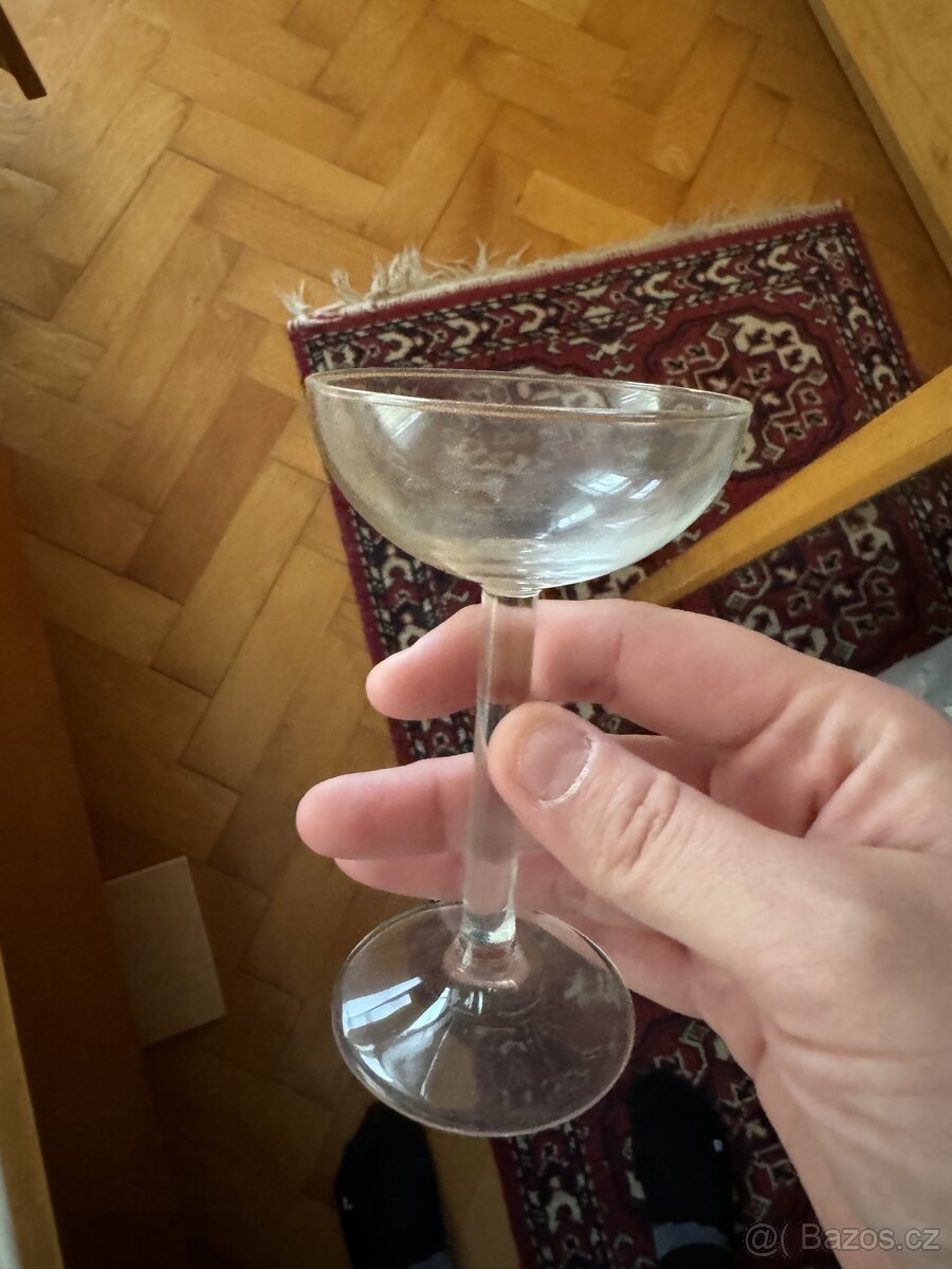 Malé sklenky na stopce