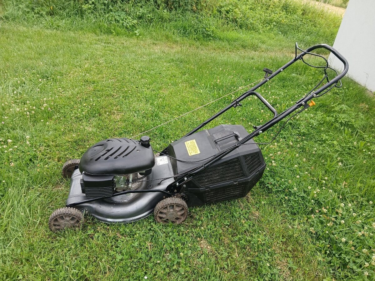 Benzínová sekačka MTD, velký koš, záběr 46cm