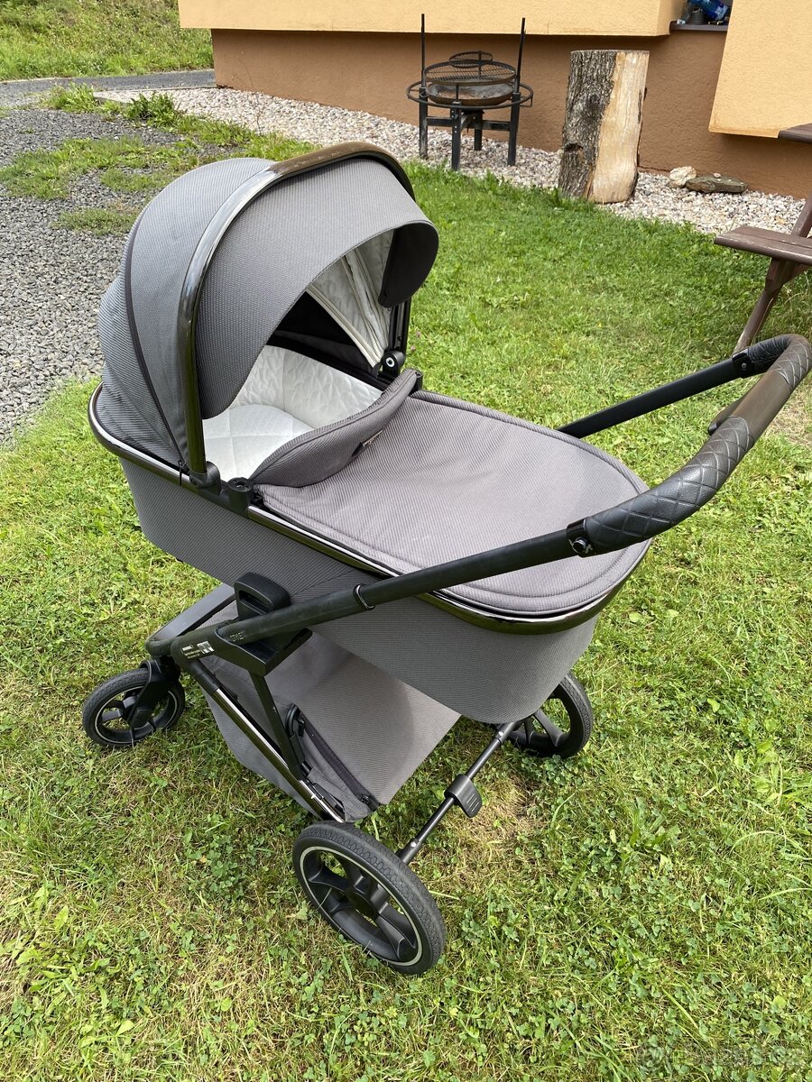 Kočárek Moon Style “Black chrome limited edition”