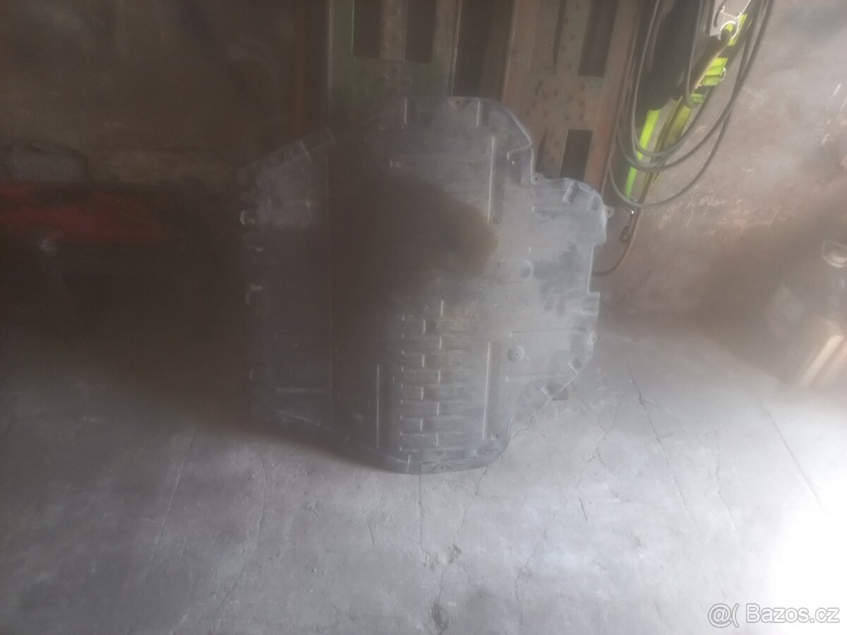 Kryt motoru octavia 1