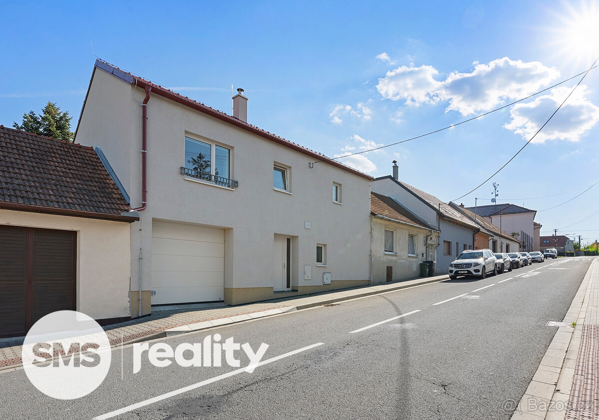 Prodej moderní novostavby řadového rodinného domu 3+kk s gar