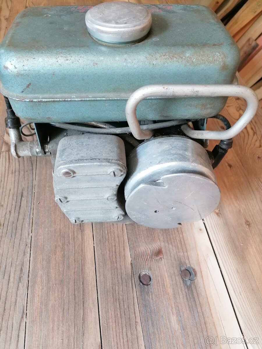 Lodní motor