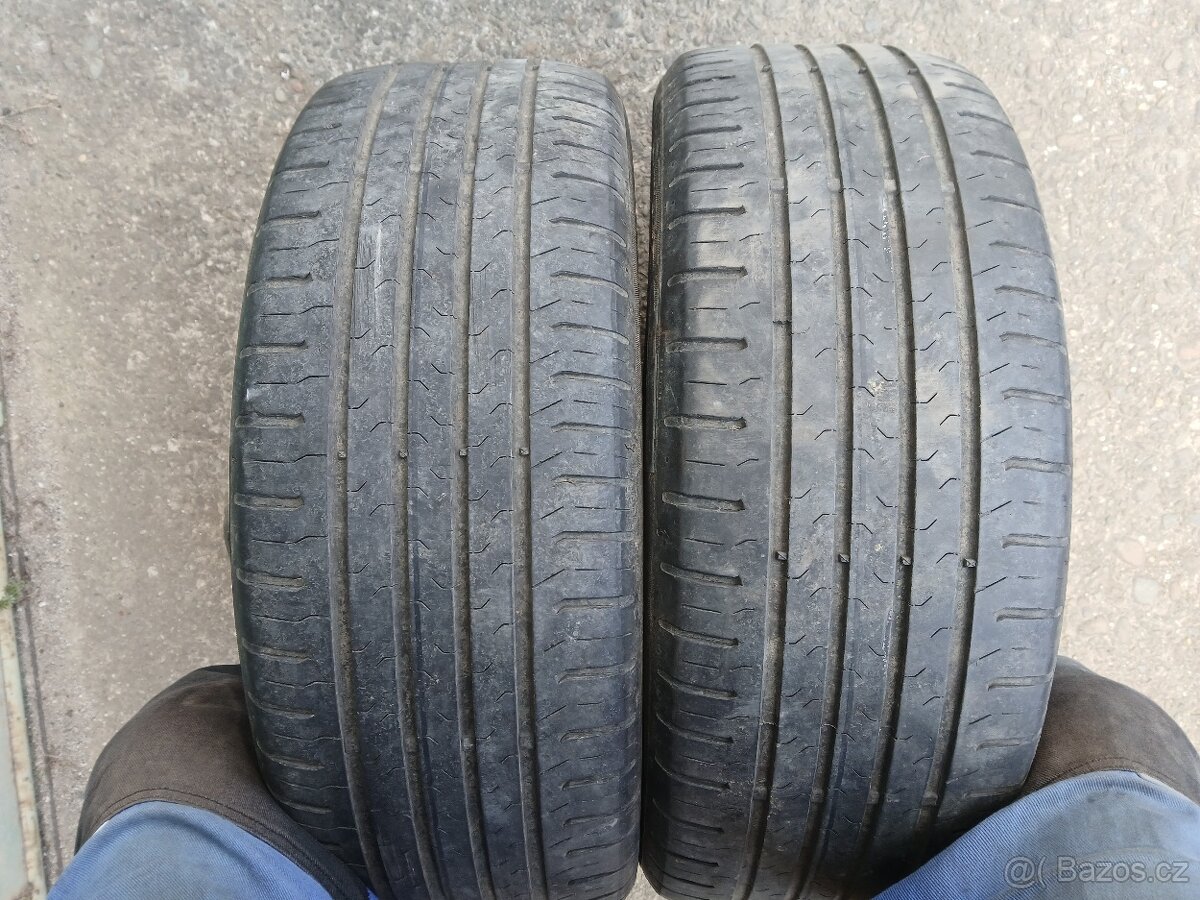 letni pneu continental 215/55 R17 se vzorkem 5mm