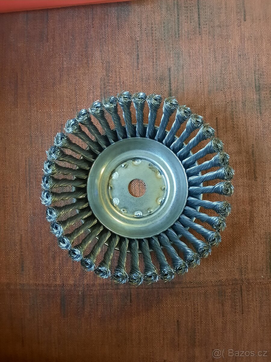 Drátěný kotouč na plevel