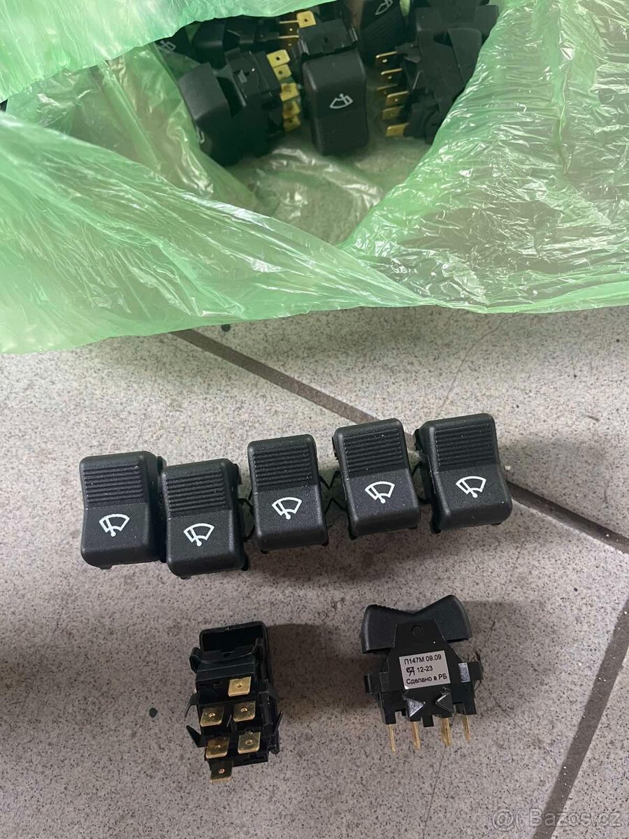 Spínače panelovy, zamek zapalovani na traktor Belarus