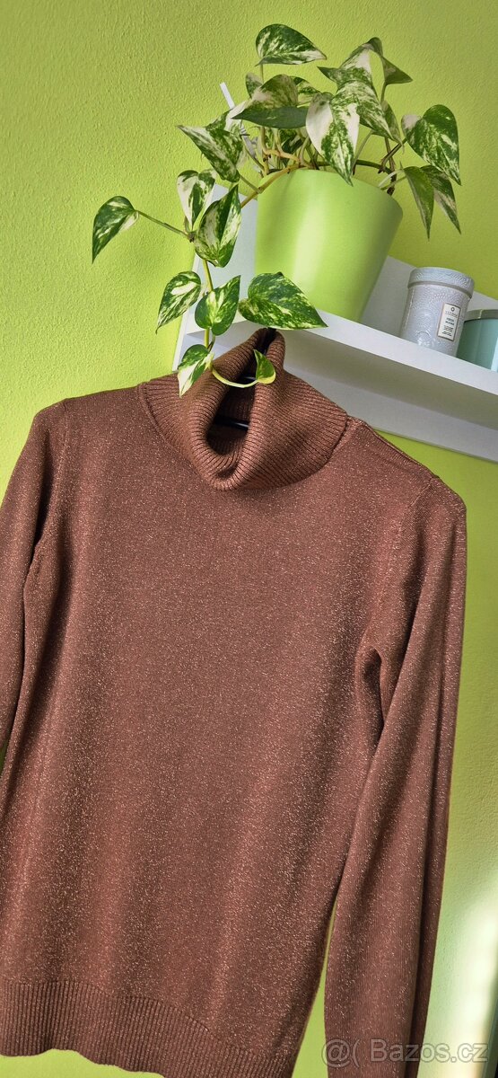 Dámský rolák se zlatými nitkami