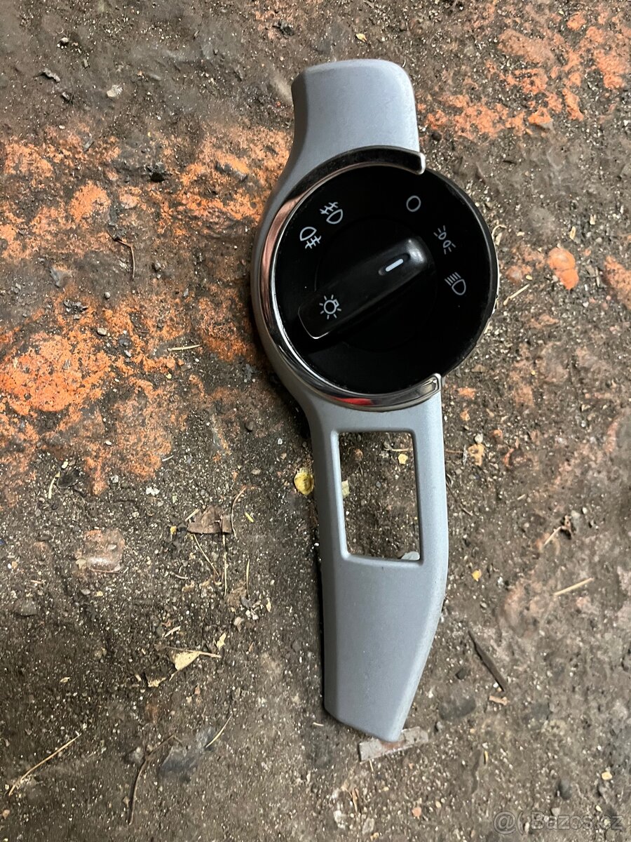 Škoda Octavia 2 spínač světel