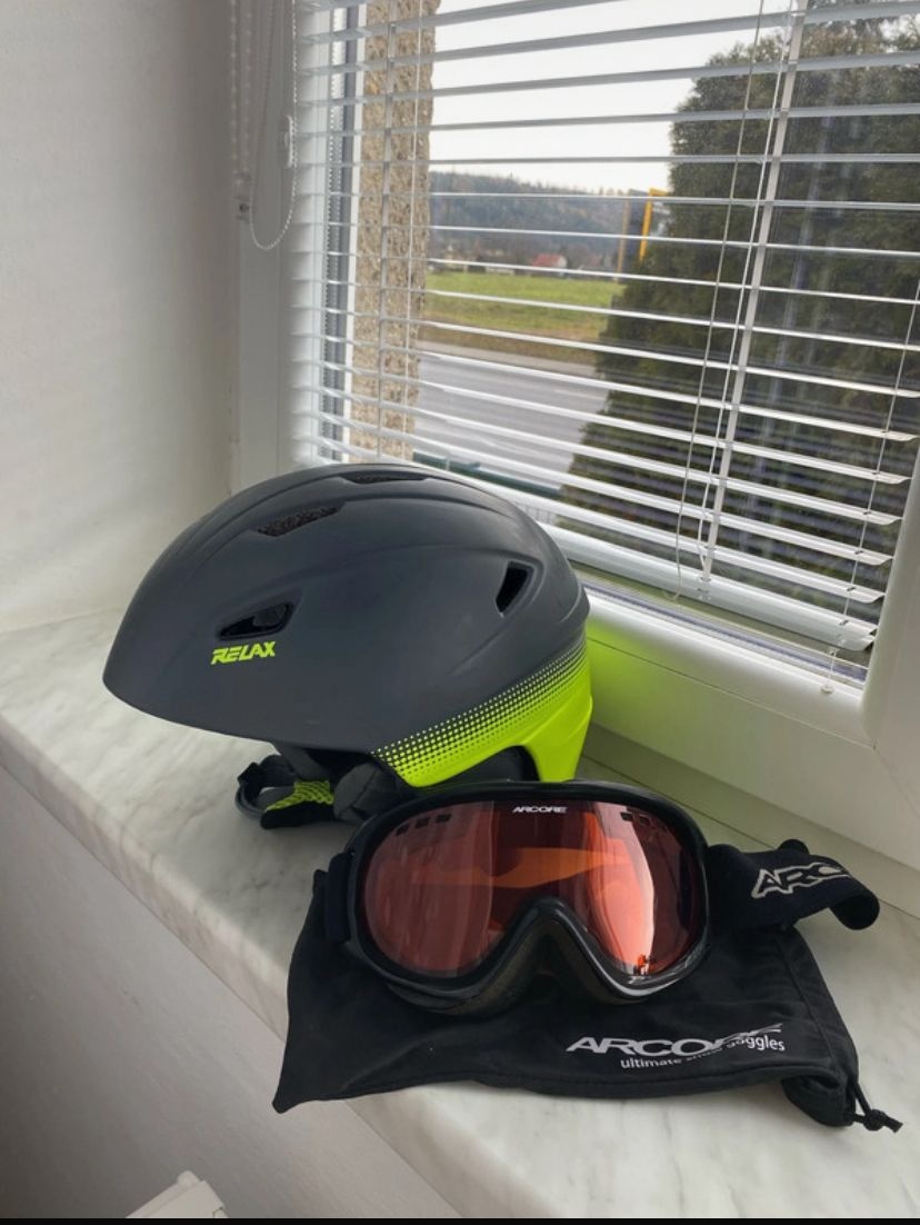 Lyžařská přilba+brýle