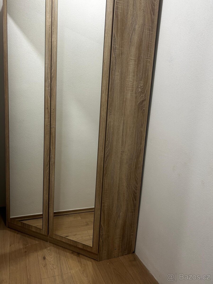 Prodám NOVOU rohovou šatní skříň SCONTO (Lenka ČB)