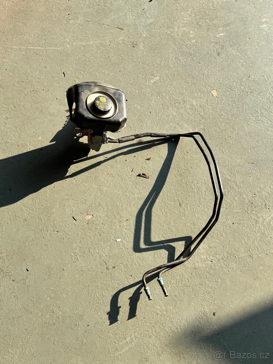 Nádobka brzdové kapaliny Audi