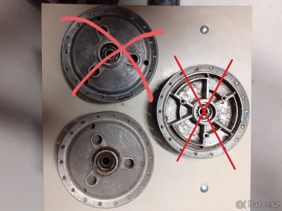 2x střed kola jawa pionyr 20-21-23, 1x jawa 550 - 555