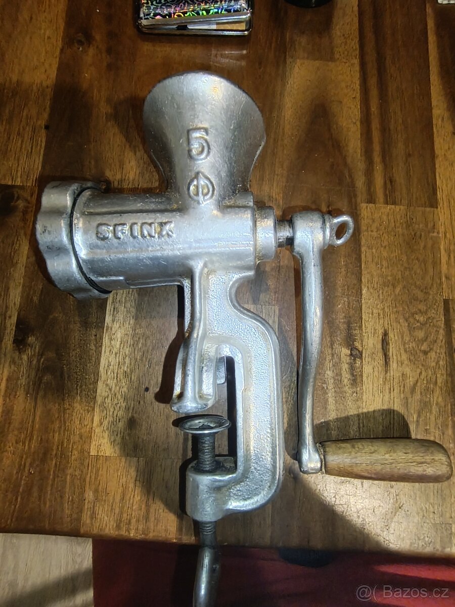 Starý mlýnek na maso SFINX 5