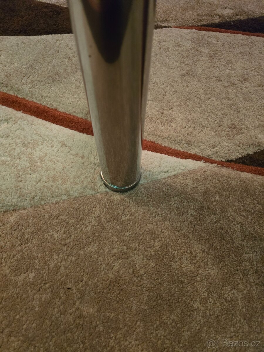 Prodam jídelní stůl