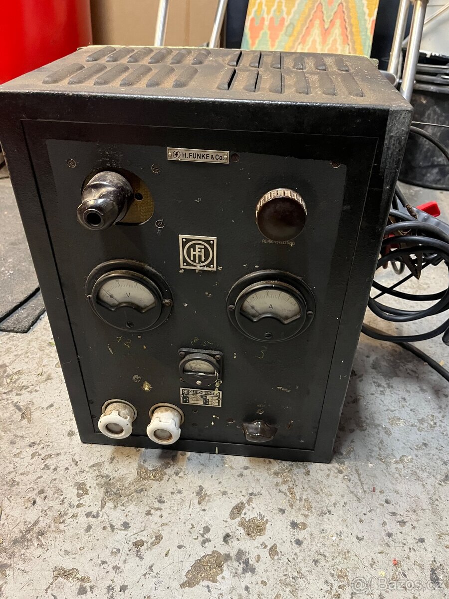 Stará nabíječka autobaterii