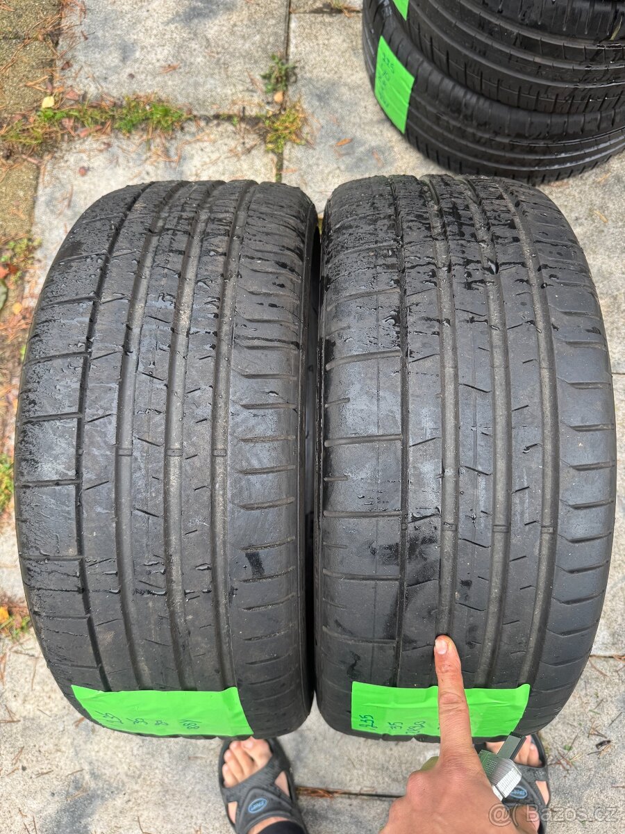 Dvě letní pneu 235/35/20 Pirelli