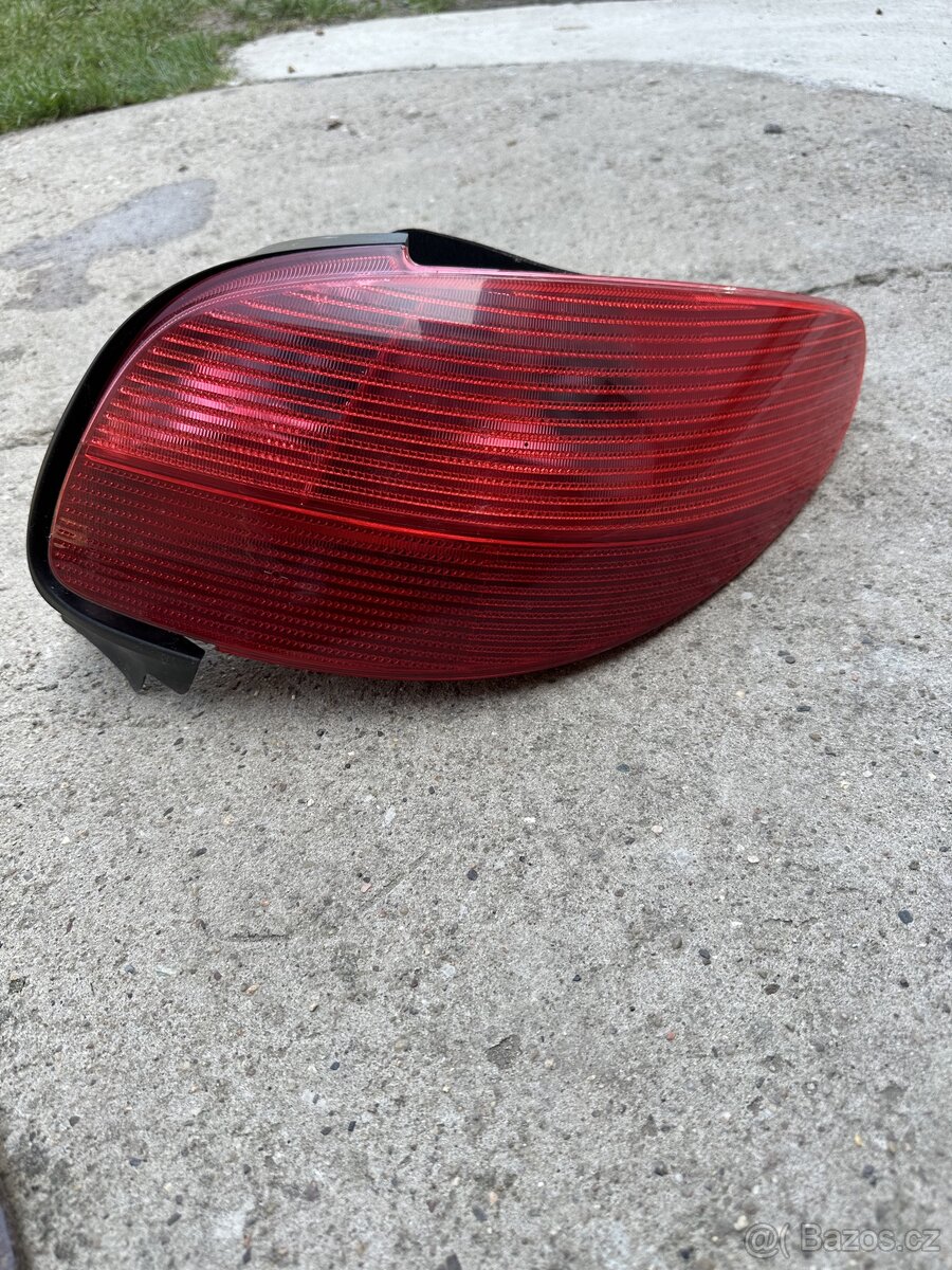 Peugeot 206cc - Zadni světlo prave