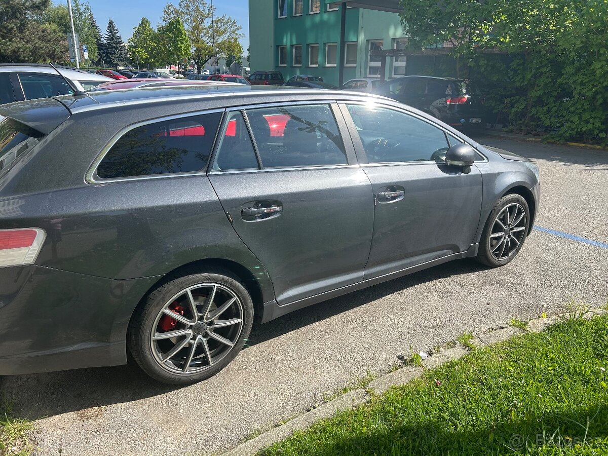 Prodam avensis 2 o diesel