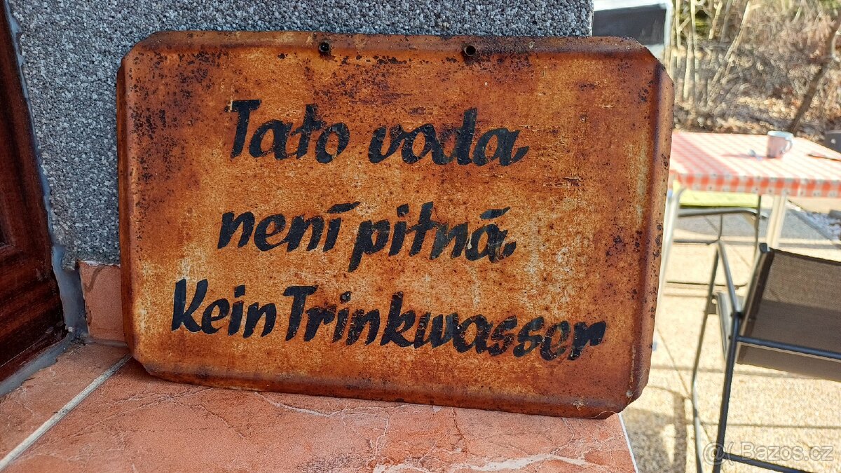 Plechová cedule "VODA"