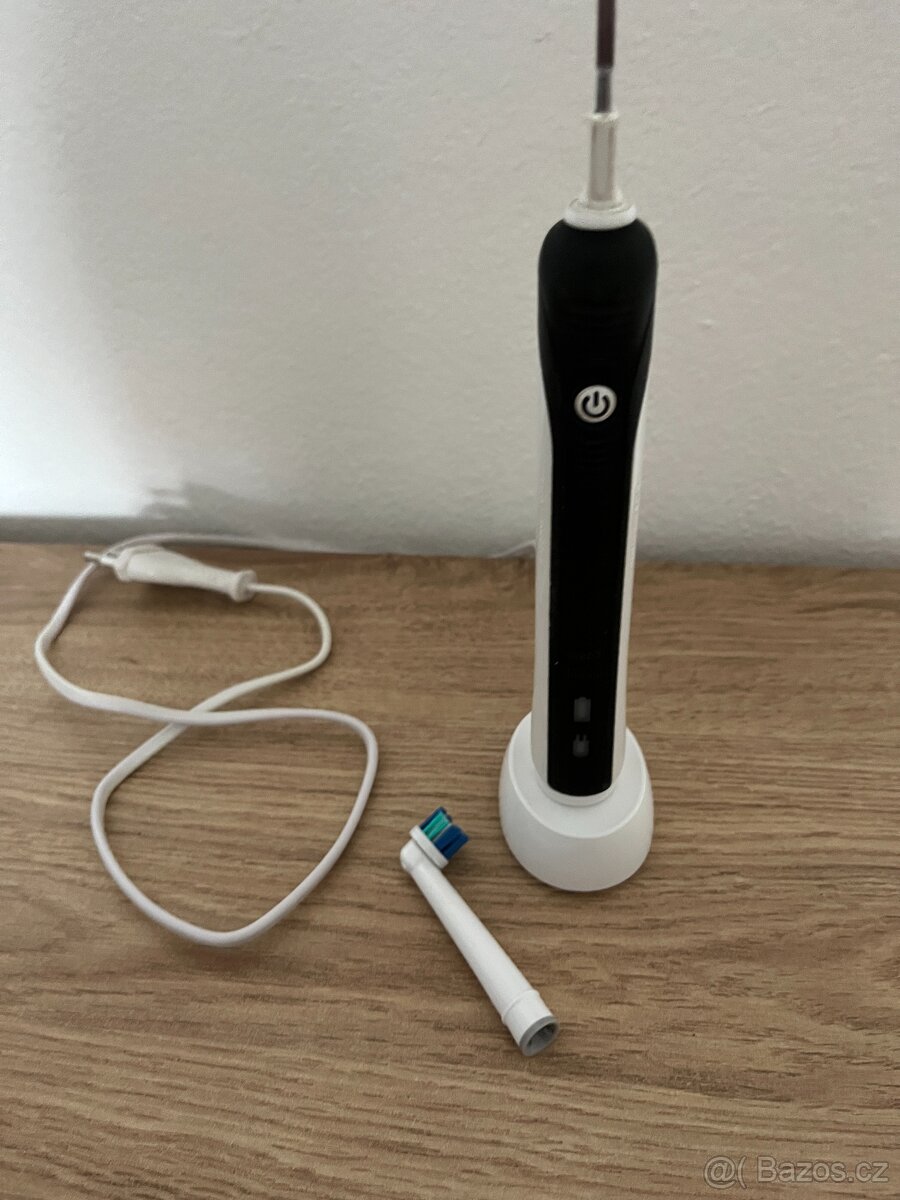 Elektrický zubní kartáček Oral-B PRO