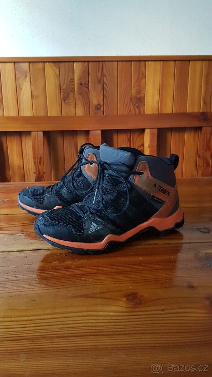 Chlapecké boty Adidas Terrex, vel. 34