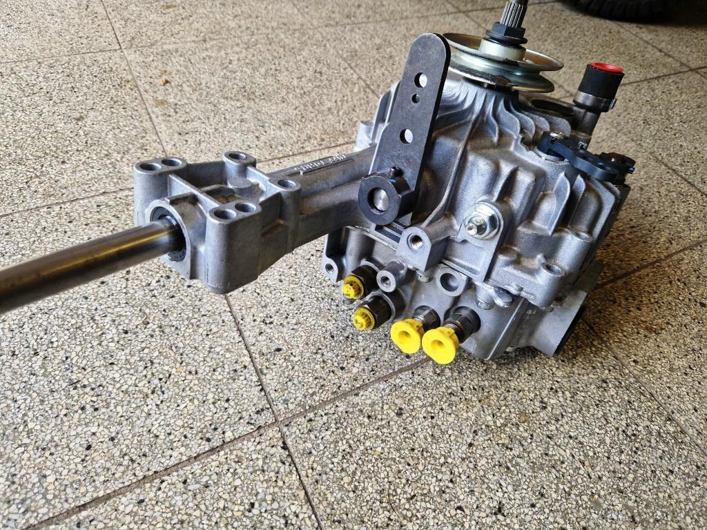 Nová převodovka Tuff Torq K574RA pro zahradní traktor 4x4