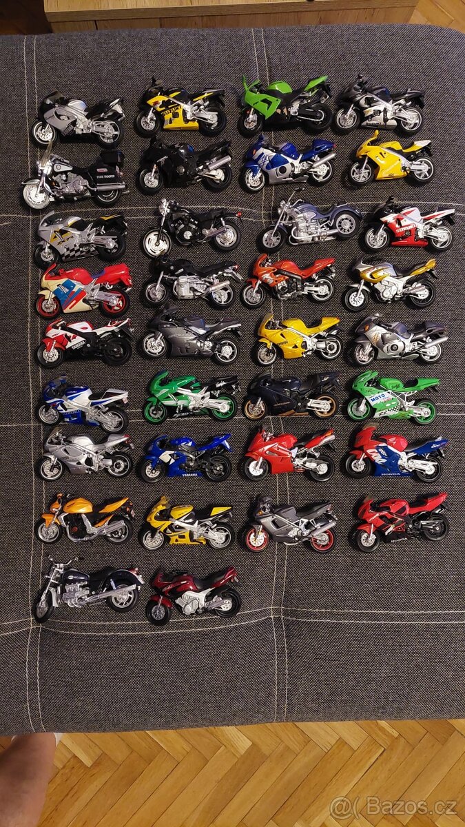 Sbírka motorek 34ks