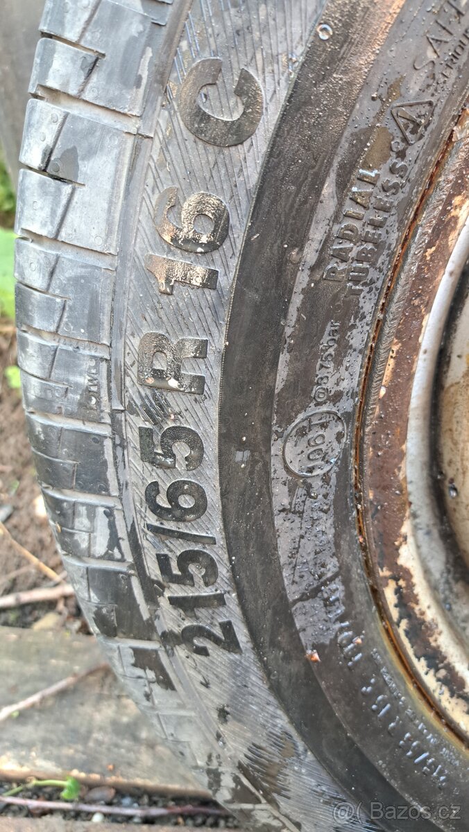 Prodám pneumatiky zimní. 215,65,R 16,C.2x